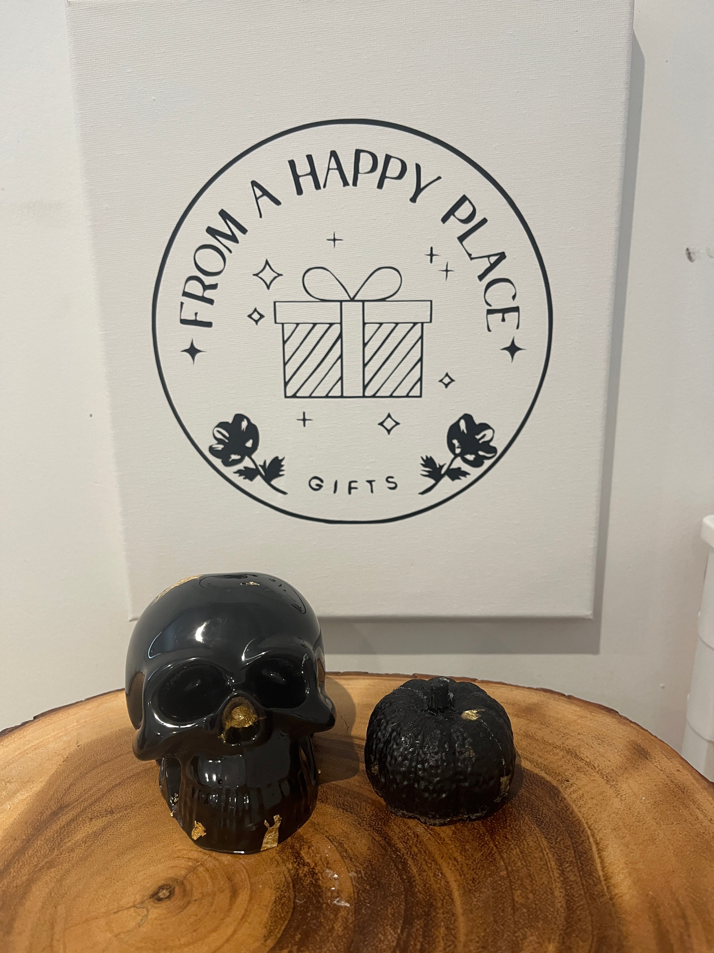 Black and gold leaf skull /pumpkin